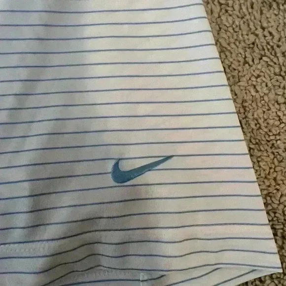 Men’s Nike Golf Shirt - Picture 5 of 6